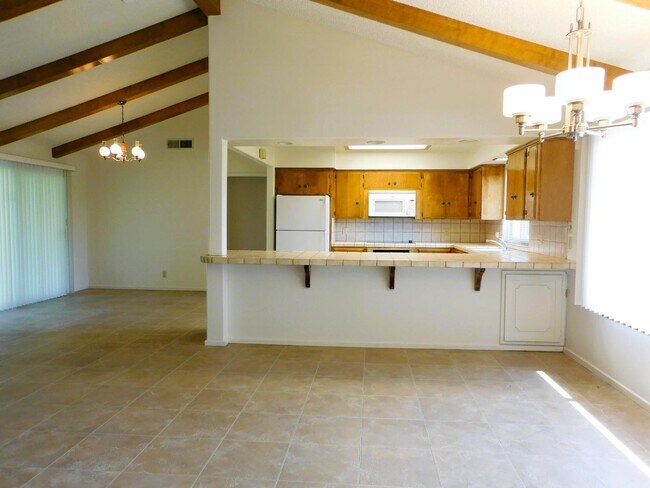 Foto del edificio - 9214 E Belmont Ave