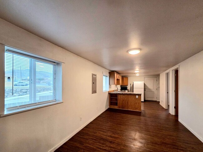 Foto del edificio - 1121 Monitor Ave