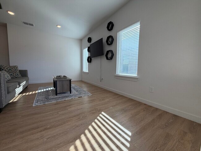 Building Photo - 5807 Virginia Ave