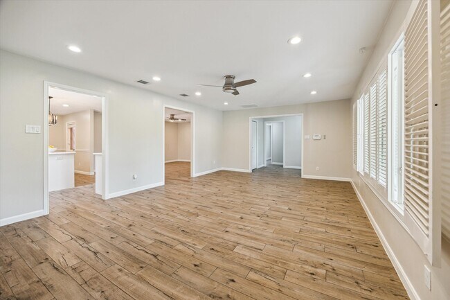 Foto del edificio - 5118 Indigo St
