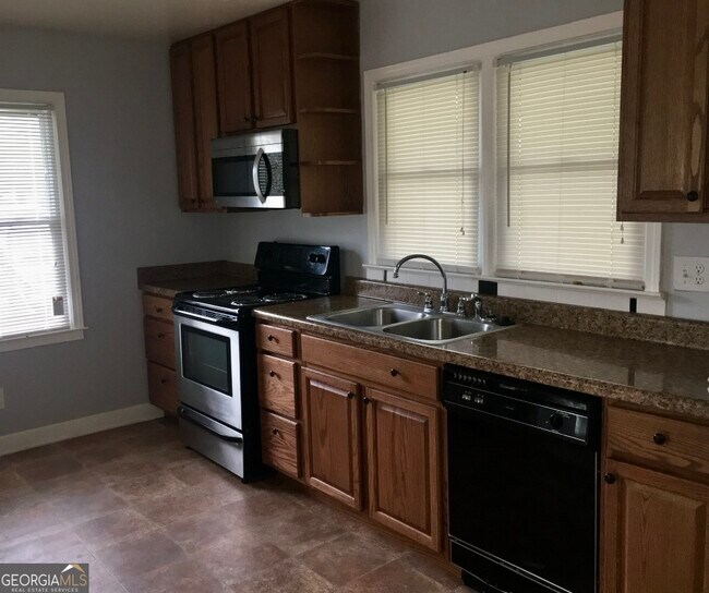 Foto del edificio - 1085 Railroad St NW