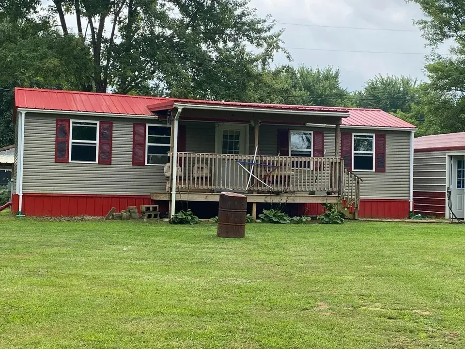 Primary Photo - 10922 N Shore Dr