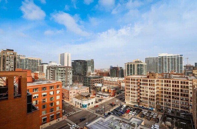 Foto del edificio - 630 N Franklin St
