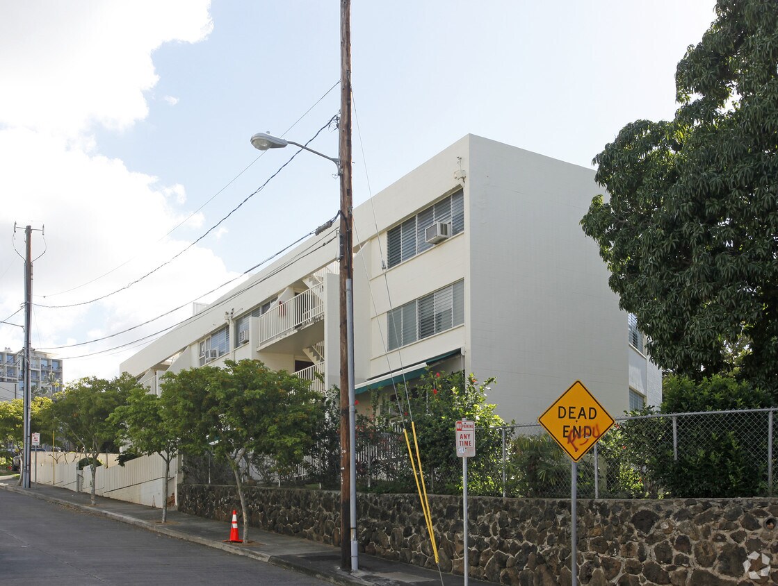 Building Photo - 502 Captain Cook St