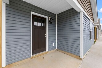 Building Photo - 1300 W Mar-Elm St