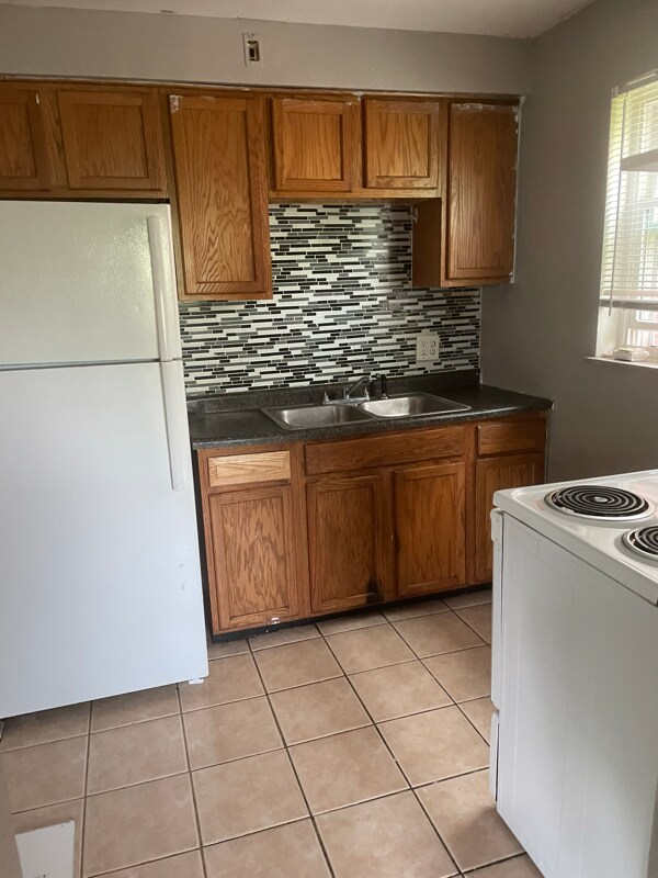 Primary Photo - 5917 Cary Ave