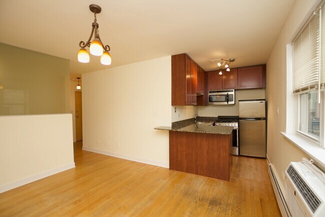 Building Photo - 650 W Wrightwood Ave