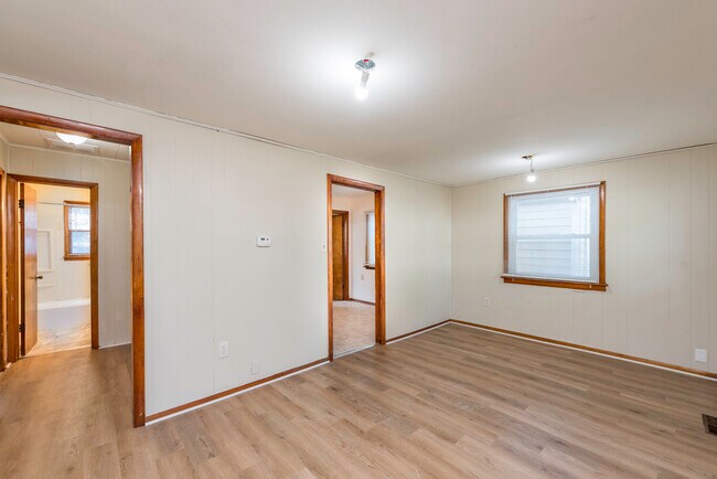 Foto del edificio - 221 Kenwood Dr