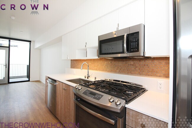 Foto del edificio - Crown Apartments