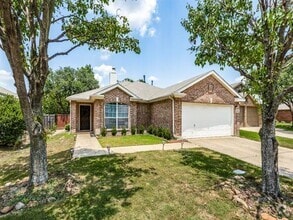 Building Photo - 9300 Warren Dr