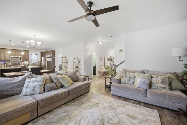 Foto del edificio - Welcome to this beautiful 4 Bedroom, 2.5 bathroom home nestled in a quiet community in Suffolk!