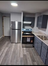 Building Photo - 6115 Noble Ave