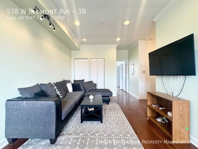 Building Photo - 538 W Belmont Ave