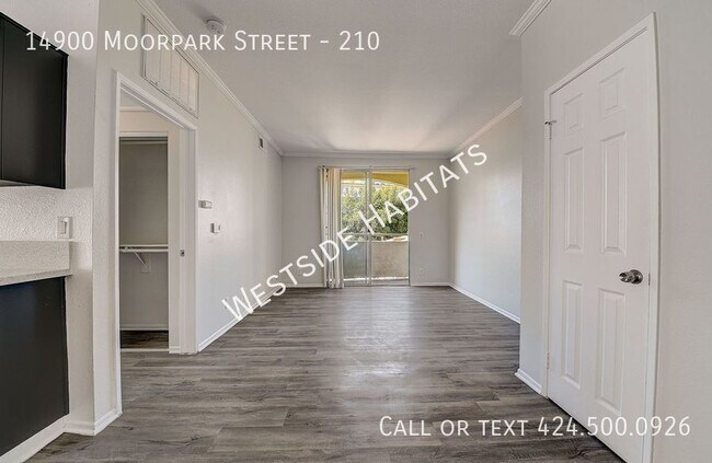 Foto del edificio - 14900 Moorpark St