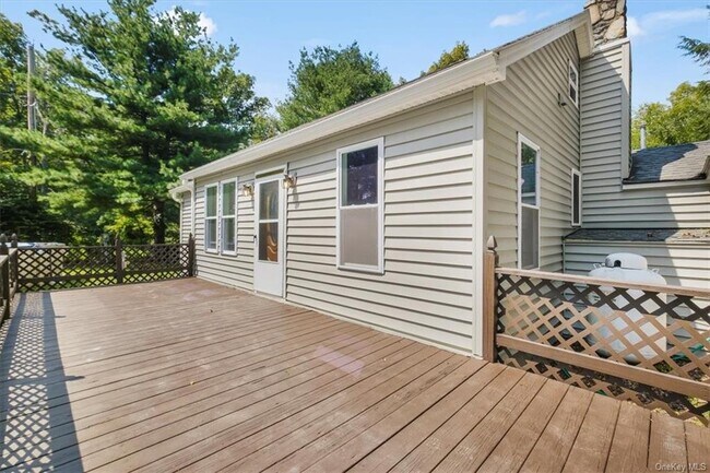 Building Photo - 1667 NY-9G