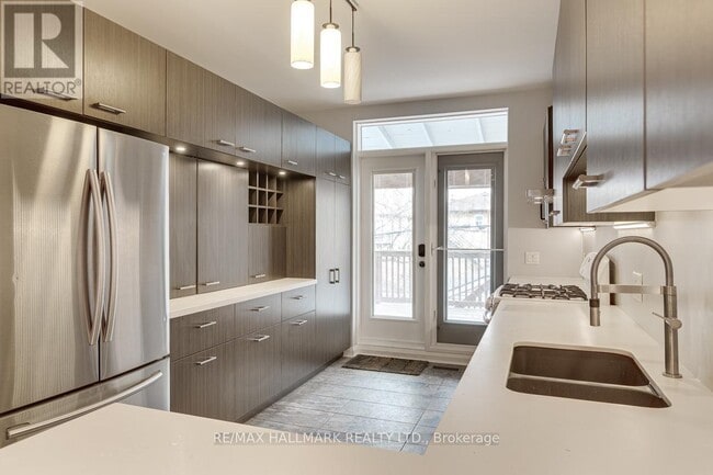 Building Photo - 262 Highfield Rd