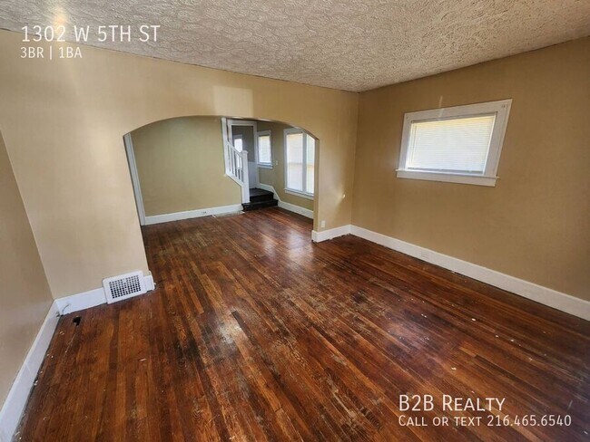 Foto del edificio - 1302 W 5th St