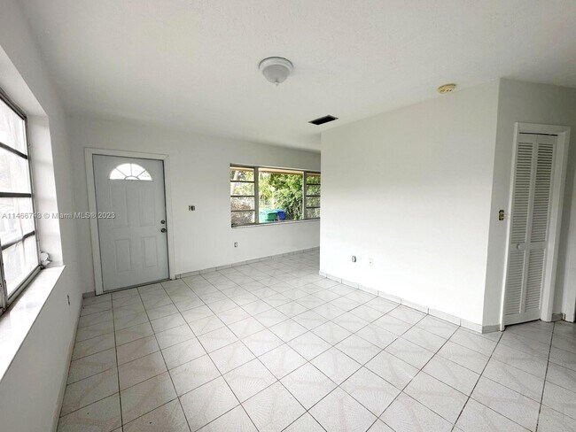 Foto del edificio - 3608 SW 25th St