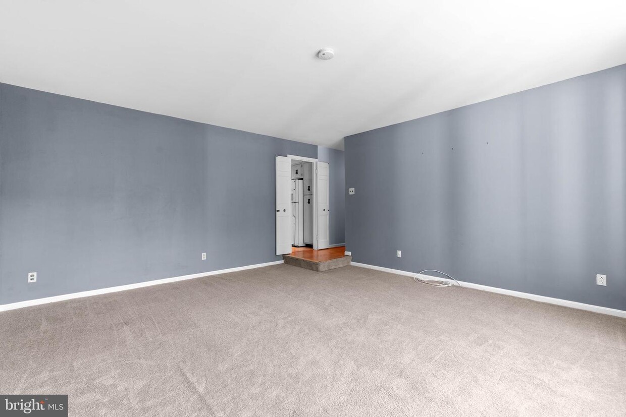 Primary Photo - 3100 Edgewood Rd