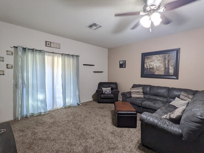 Building Photo - Great Rancho Sahuarita home!