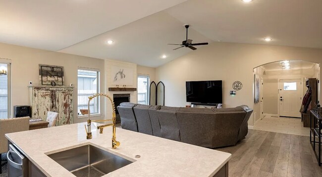 Foto del edificio - 3 Bedroom 2 bath house with amazing views ...