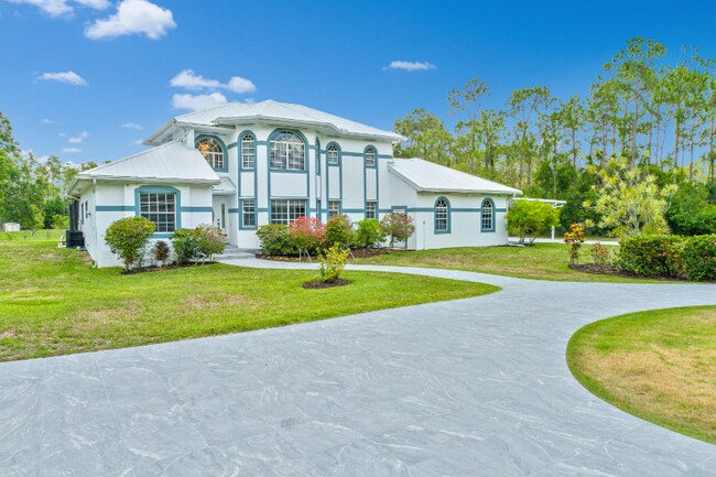 Foto del edificio - 6181 Shady Oaks Ln