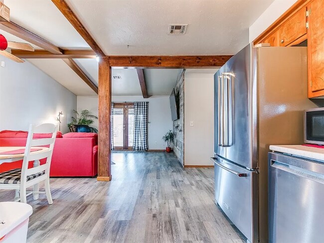 Building Photo - 4724 Koelsch Dr