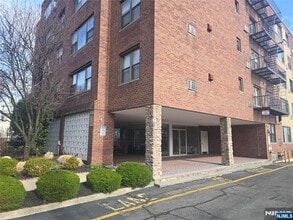 Building Photo - 275 Hoym St