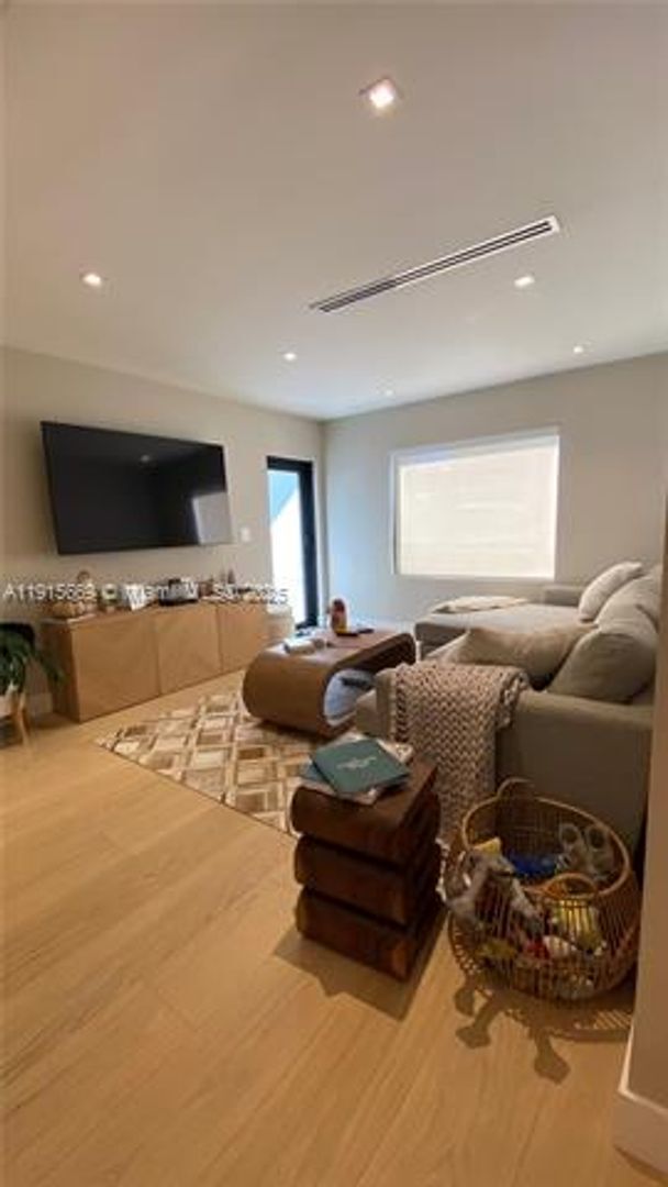 Foto del edificio - 1277 SW 19th St