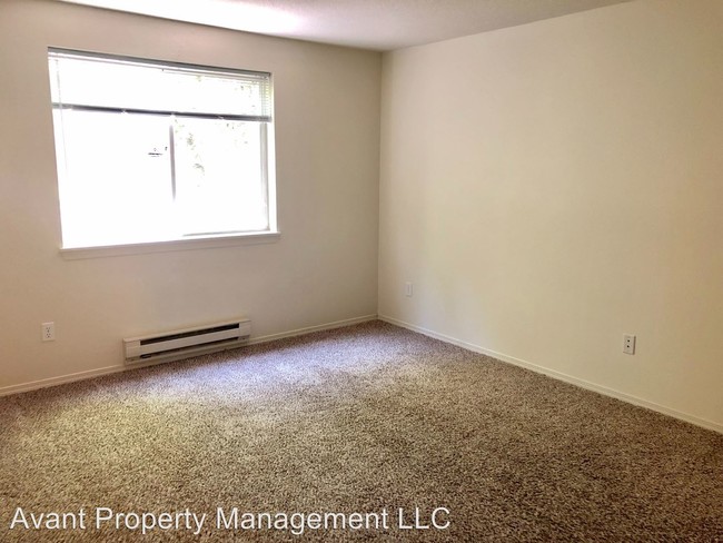 Building Photo - 2 br, 1 bath Apartment - 16301 NE Russell St