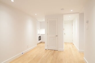 Building Photo - 4570-4590 Ch Queen-Mary