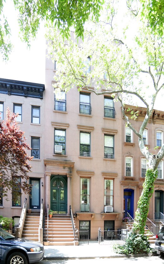 Primary Photo - 430 Clinton St
