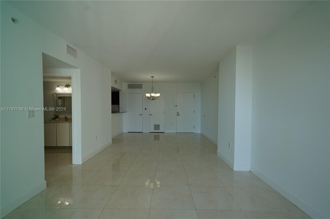 Foto del edificio - 9066 SW 73rd Ct