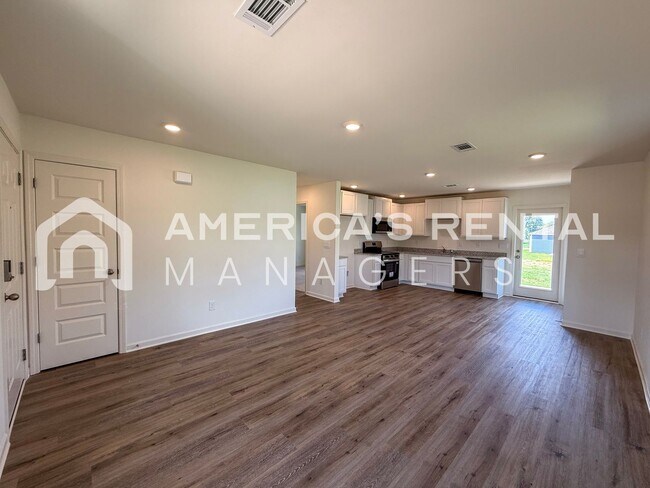Foto del edificio - Coming Soon! Available to View NOW!!!