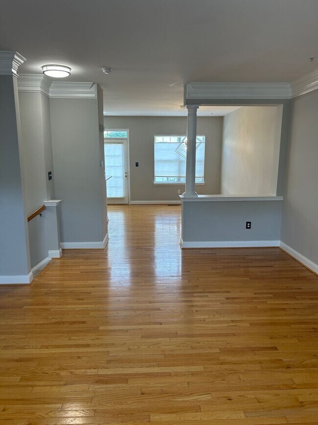 Building Photo - Clarksburg Townhouse