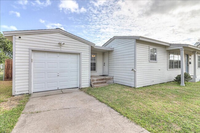 Foto del edificio - 3618 Lawnview - 3/bedroom 1/bathroom - $1,...
