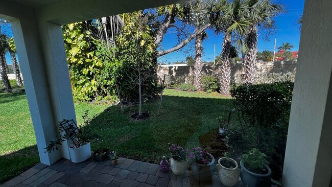 Foto del edificio - 6911 Broadwater Ln