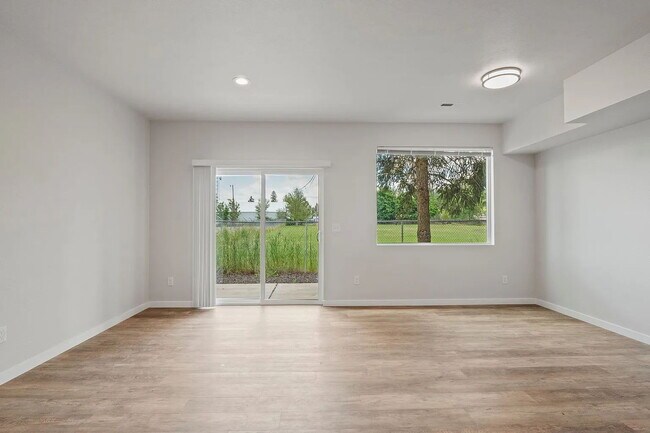 Foto del edificio - "Spacious 3-Bedroom Duplex Retreat on Park...