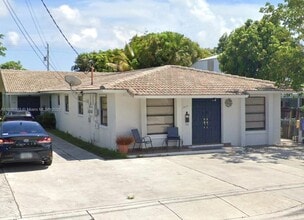 Building Photo - 2460 SW 16th St