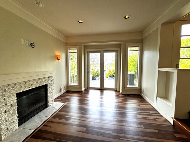 Building Photo - 4bd/4.5ba Seattle House