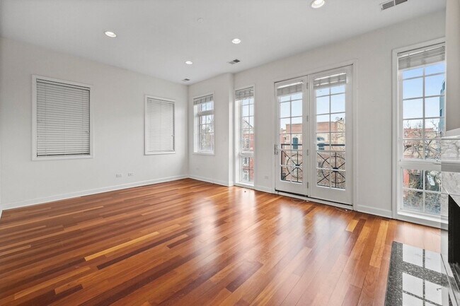 Foto del edificio - 1314 N Wicker Park Ave