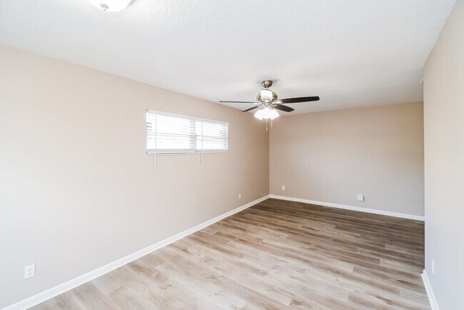 Building Photo - 7771 Spanish Oaks Dr
