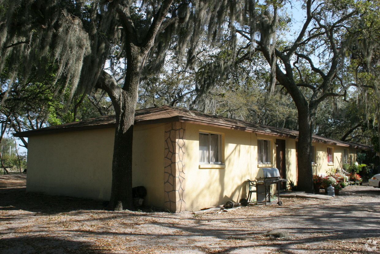 Foto principal - DeSoto Oaks Wooded Apartments