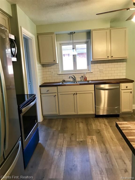 Building Photo - 19363 Rensellor St