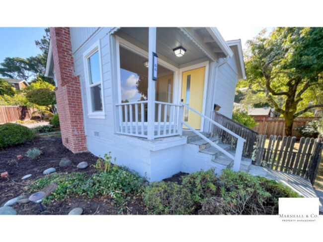 Building Photo - GORGEOUS REMODELED 3BR/2BA HOMEALL NEW FEA...