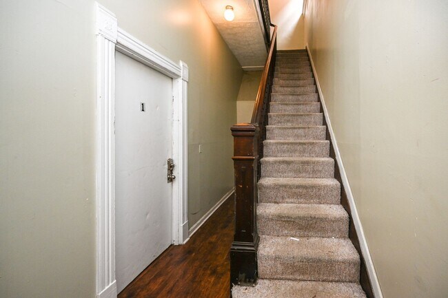 Building Photo - 2667 Bellevue Ave
