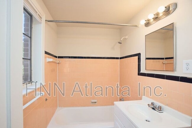Foto del edificio - 1082 Briarcliff Rd NE