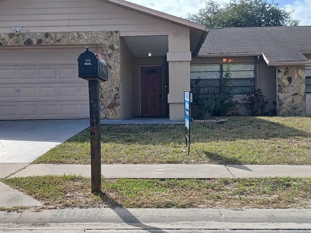 Foto principal - 8027 Buttonball Ln