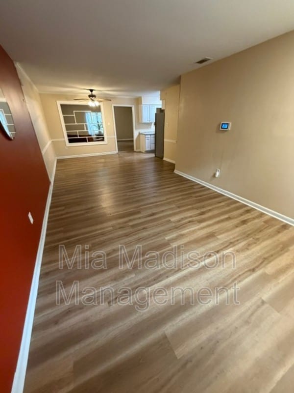 Building Photo - 9406 Dunwoody Dr