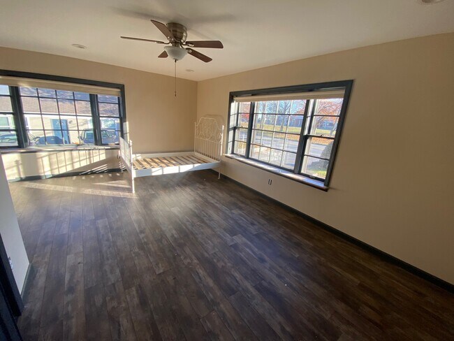 Foto del edificio - 246 New Garden Rd